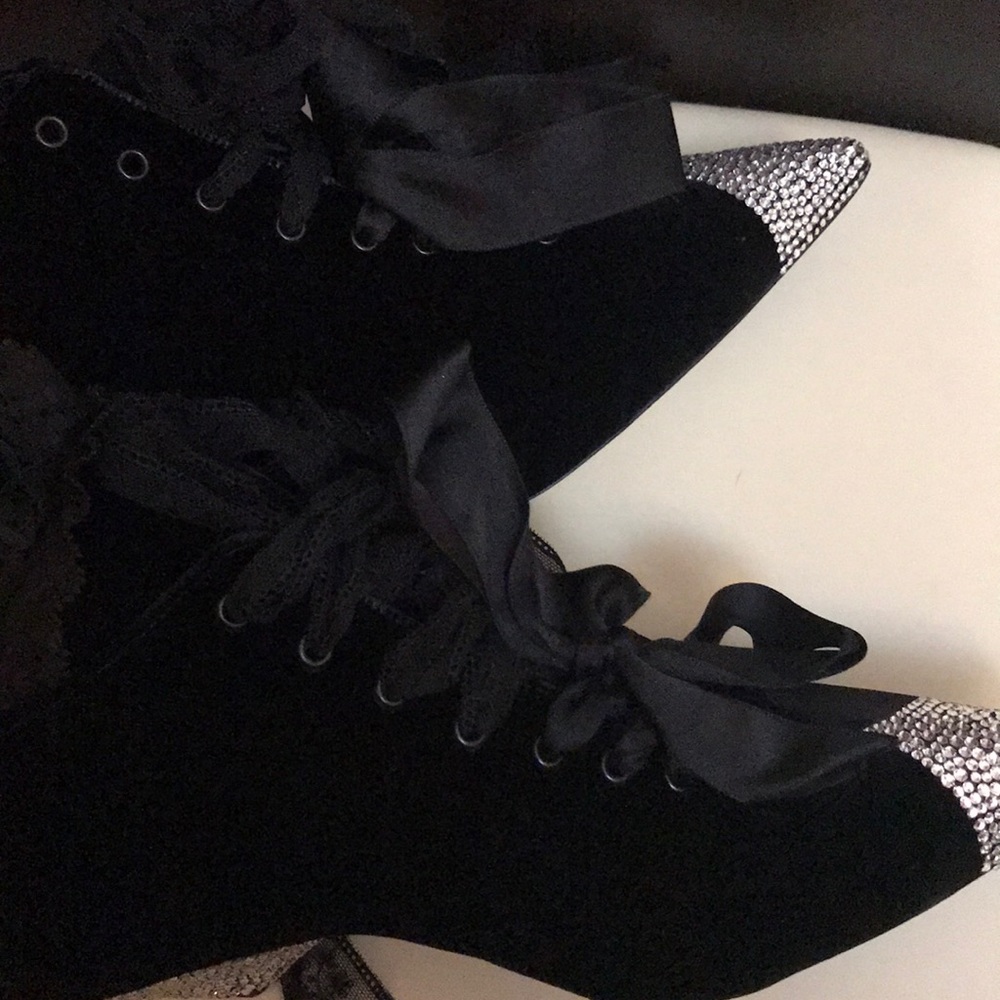 Saint Laurent black velour short booties - Picture 8 of 8